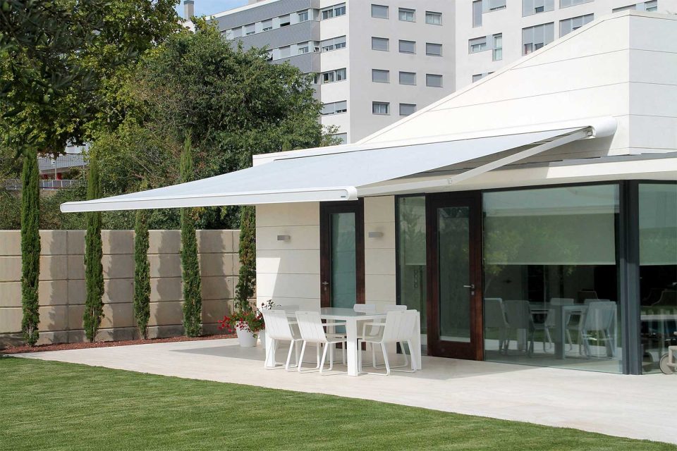 Retractable awnings